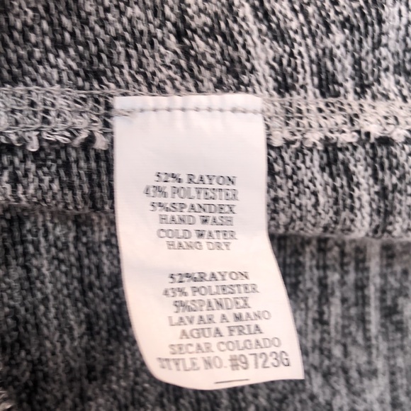 Mur Mur sweater.  Size M - Picture 4 of 4